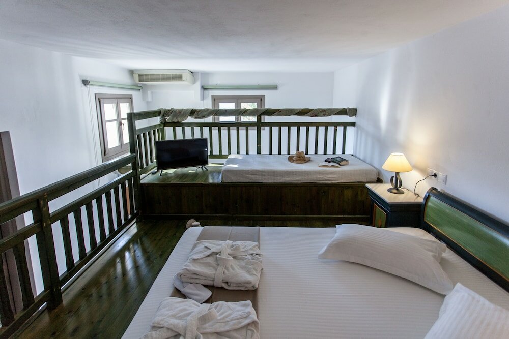 Фото Athina Studios & Suites