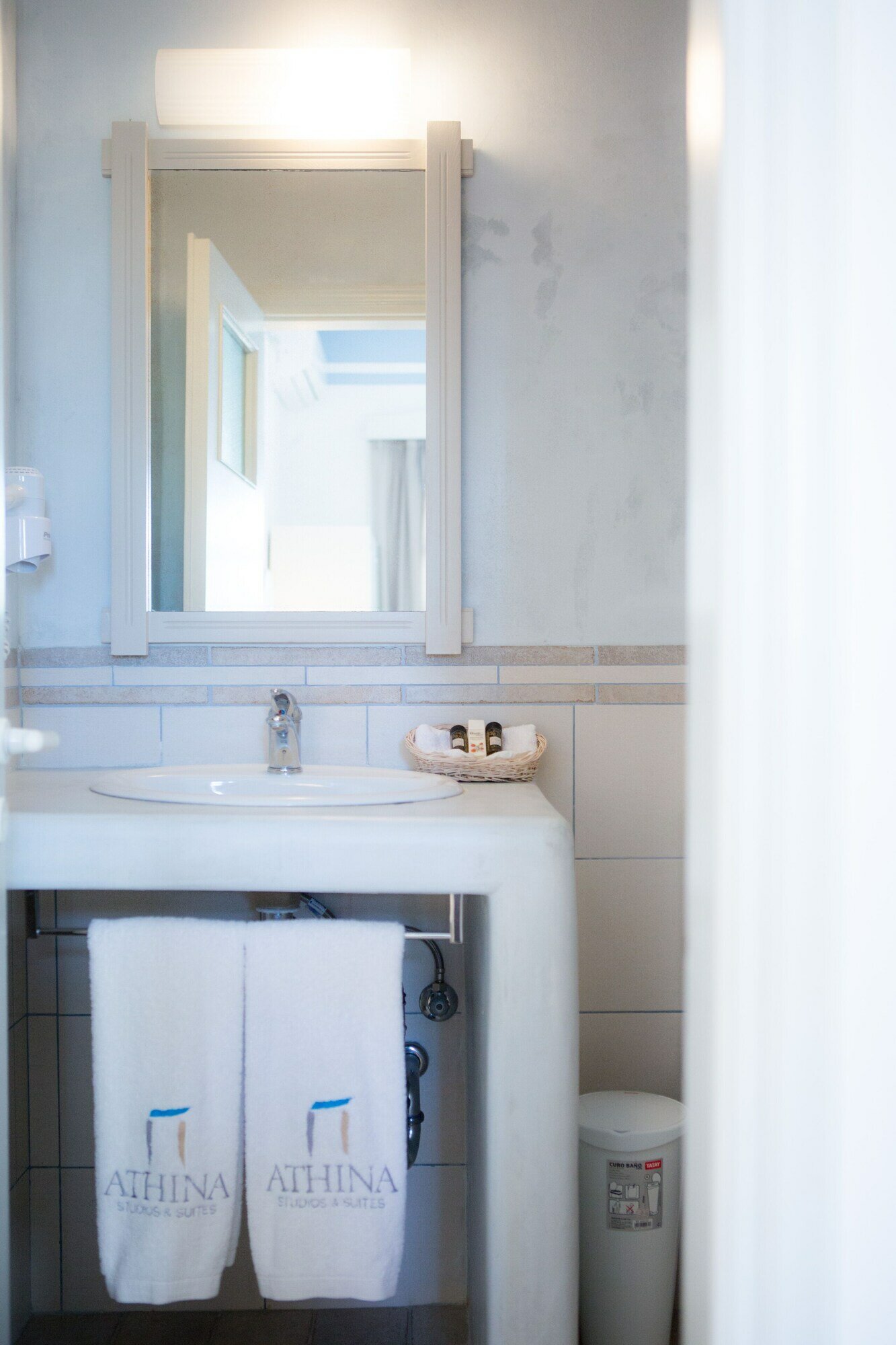 Фото Athina Studios & Suites