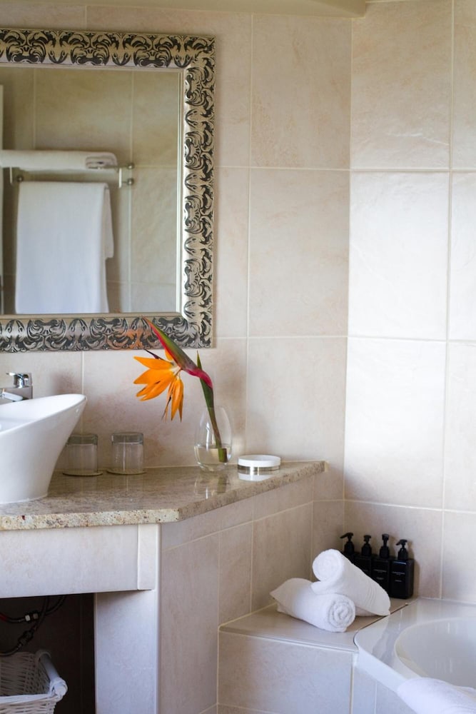 Фото Whale View Manor