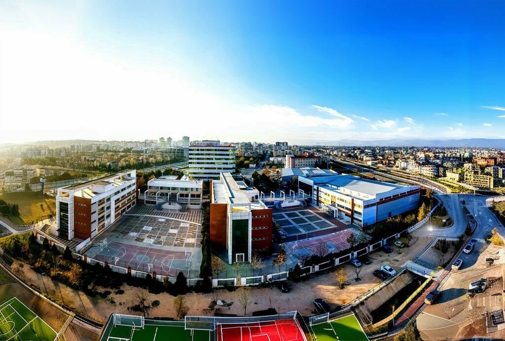 School Martyr Omer Halisdemir Secondary School, Manisa, photo