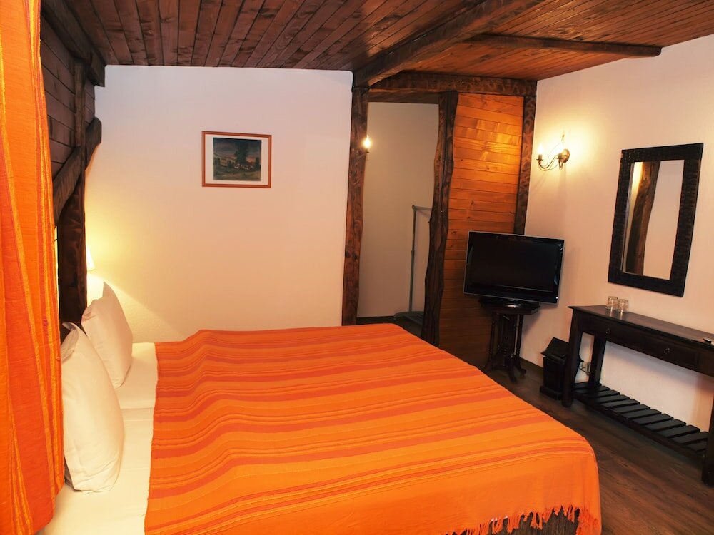 Фото Momini Dvori Boutique Hotel