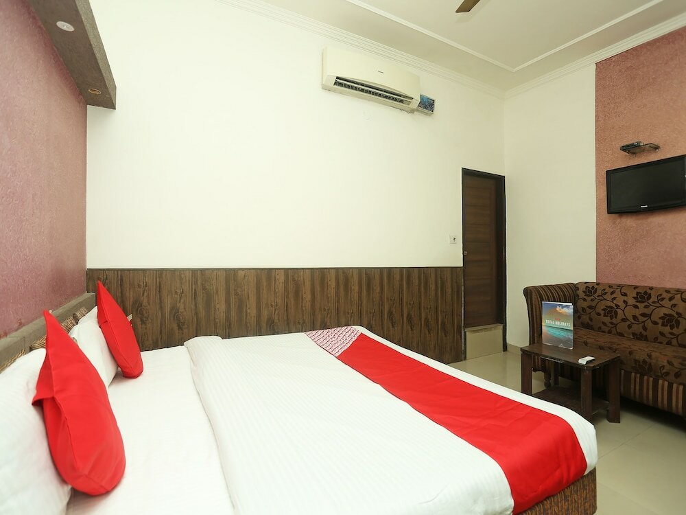 Фото Oyo 18429 Hotel Sai President