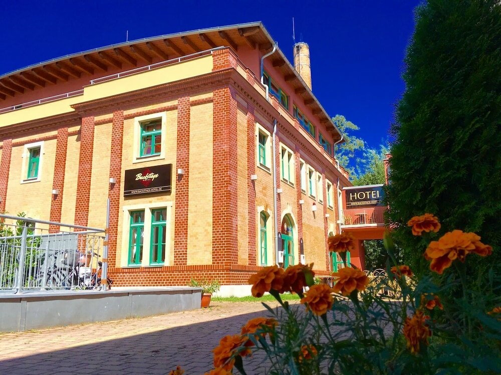 Фото отеля 2