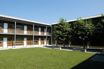 Фото Lausanne Youth Hostel Jeunotel