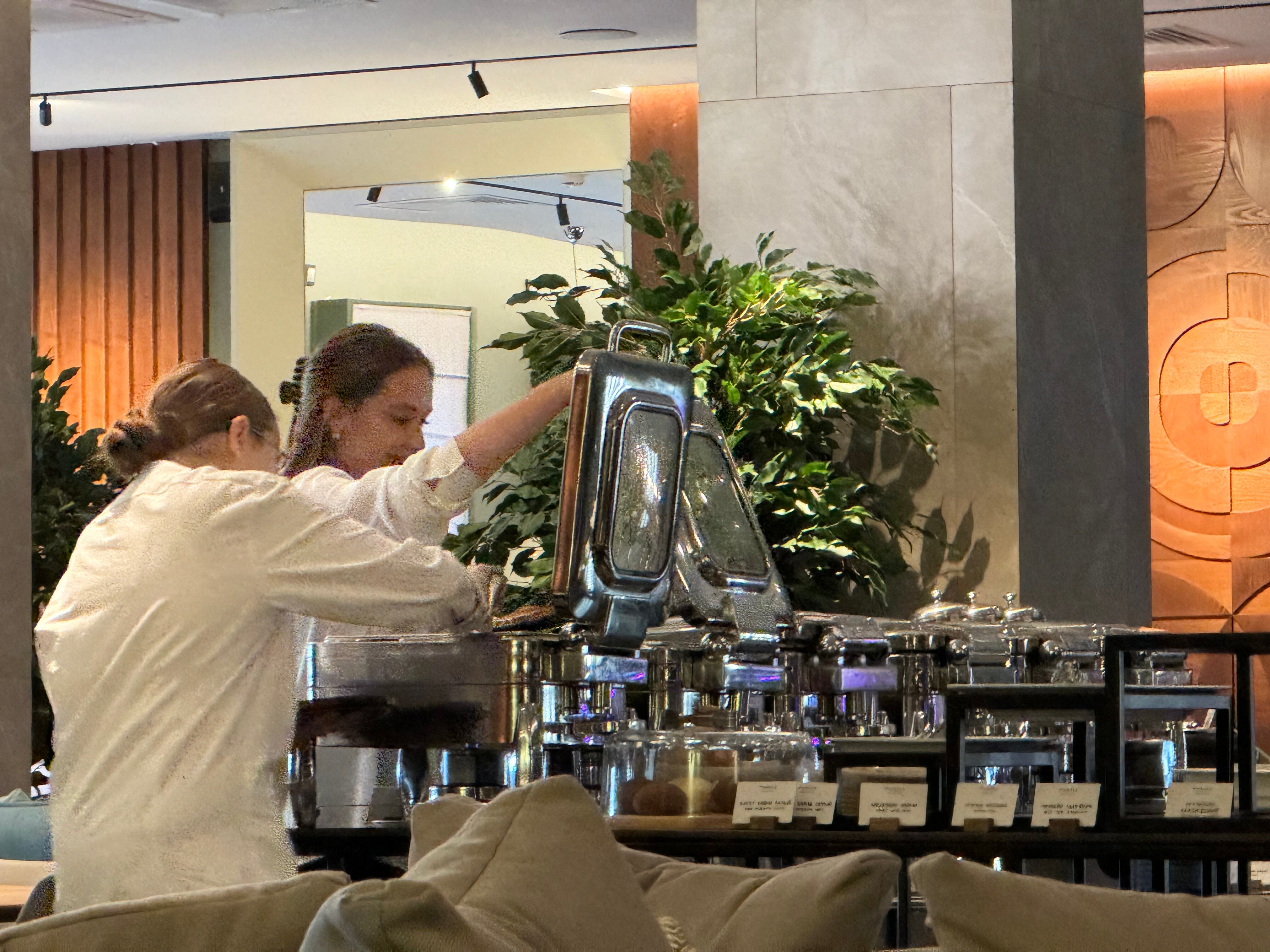 Фото FarFour Inn & Suite