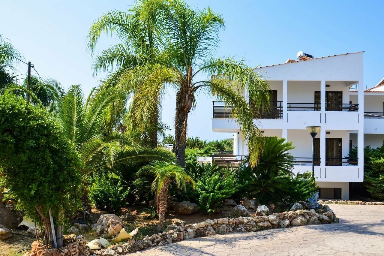 Фото Coliseum Studios & Apartments