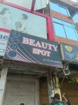 Beauty Spot (Allama Iqbal Town, Karim Block, 38), perfume and cosmetics shop