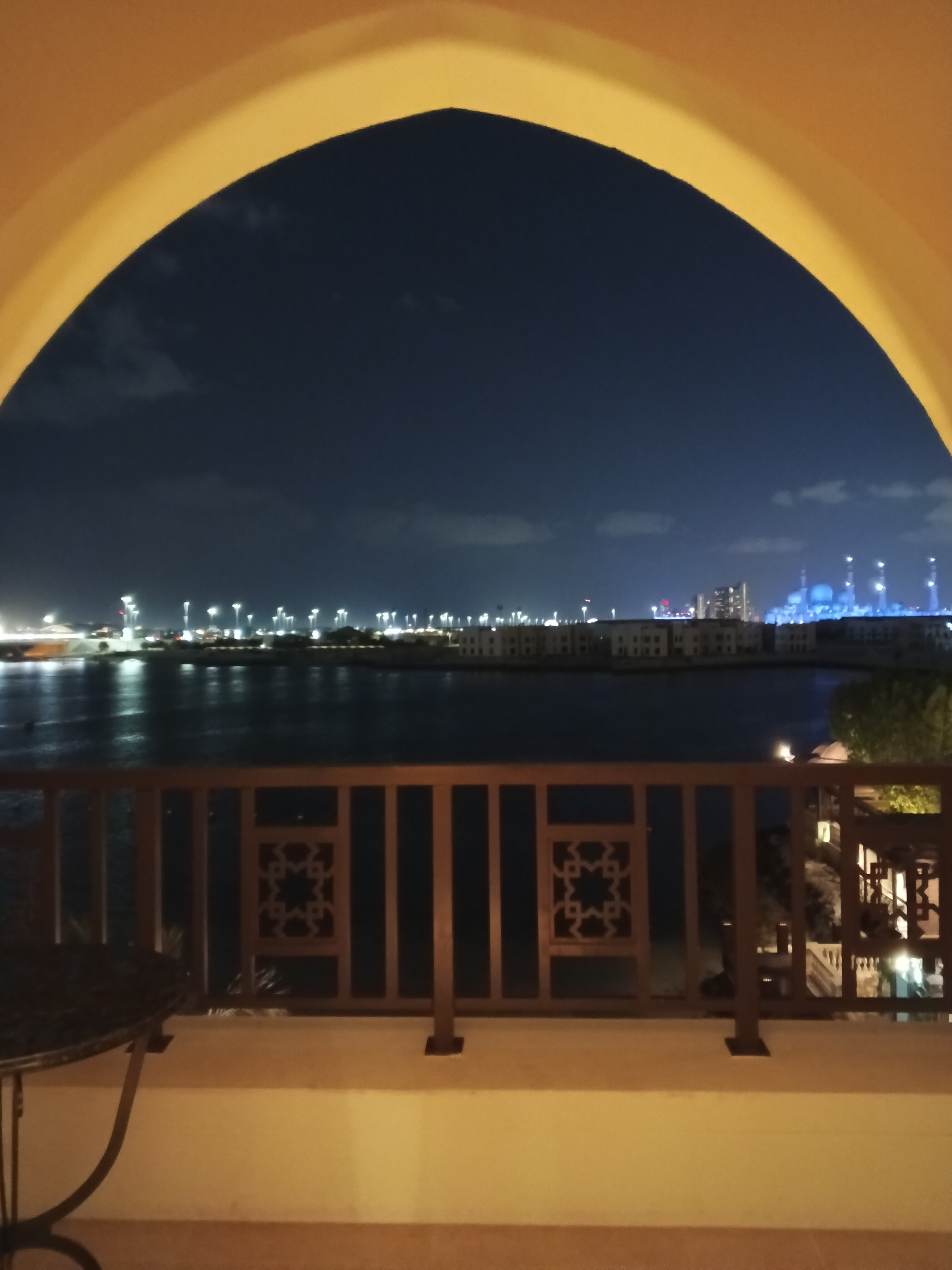 Фото Shangri-La Hotel Apartments Qaryat Al Beri