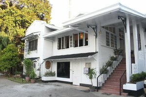 Гостиница The White B&b Bacolod в Баколоде