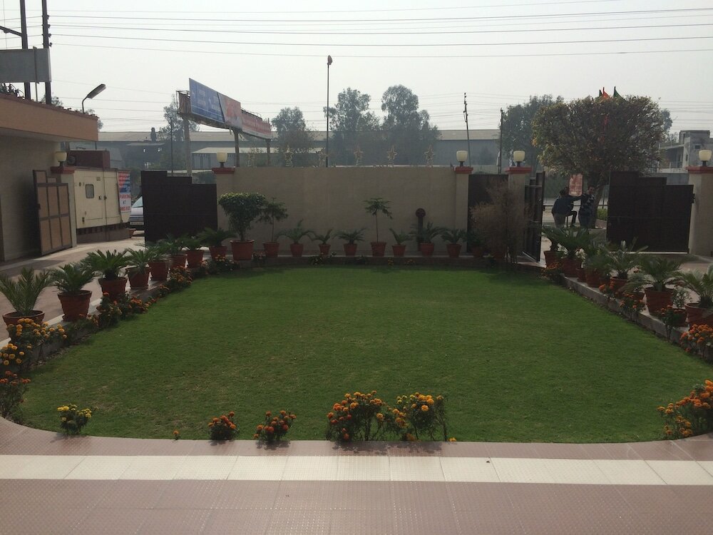 Фото Hotel Maiden Residency