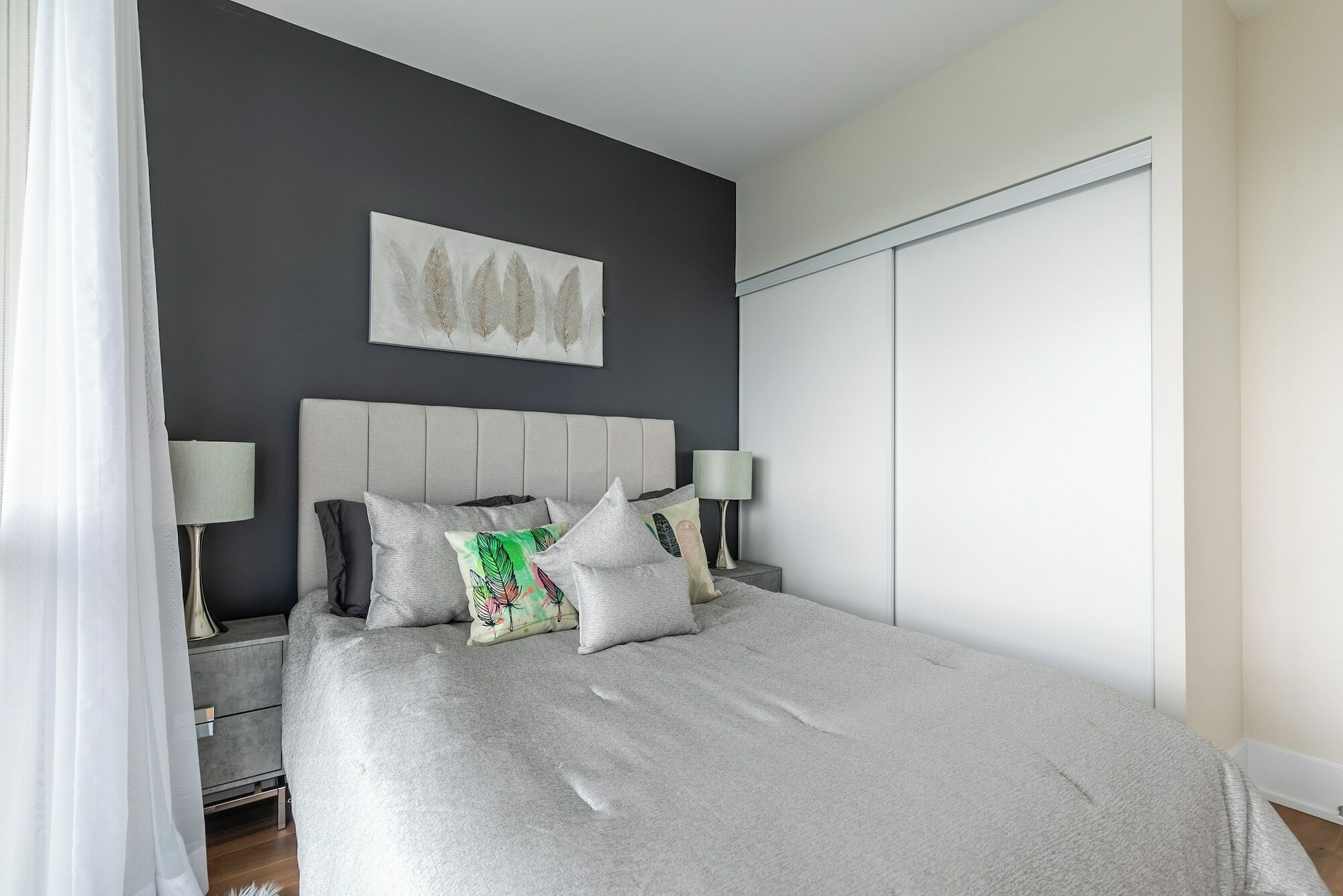 Фото Simply Comfort. Modern Downtown Apartment