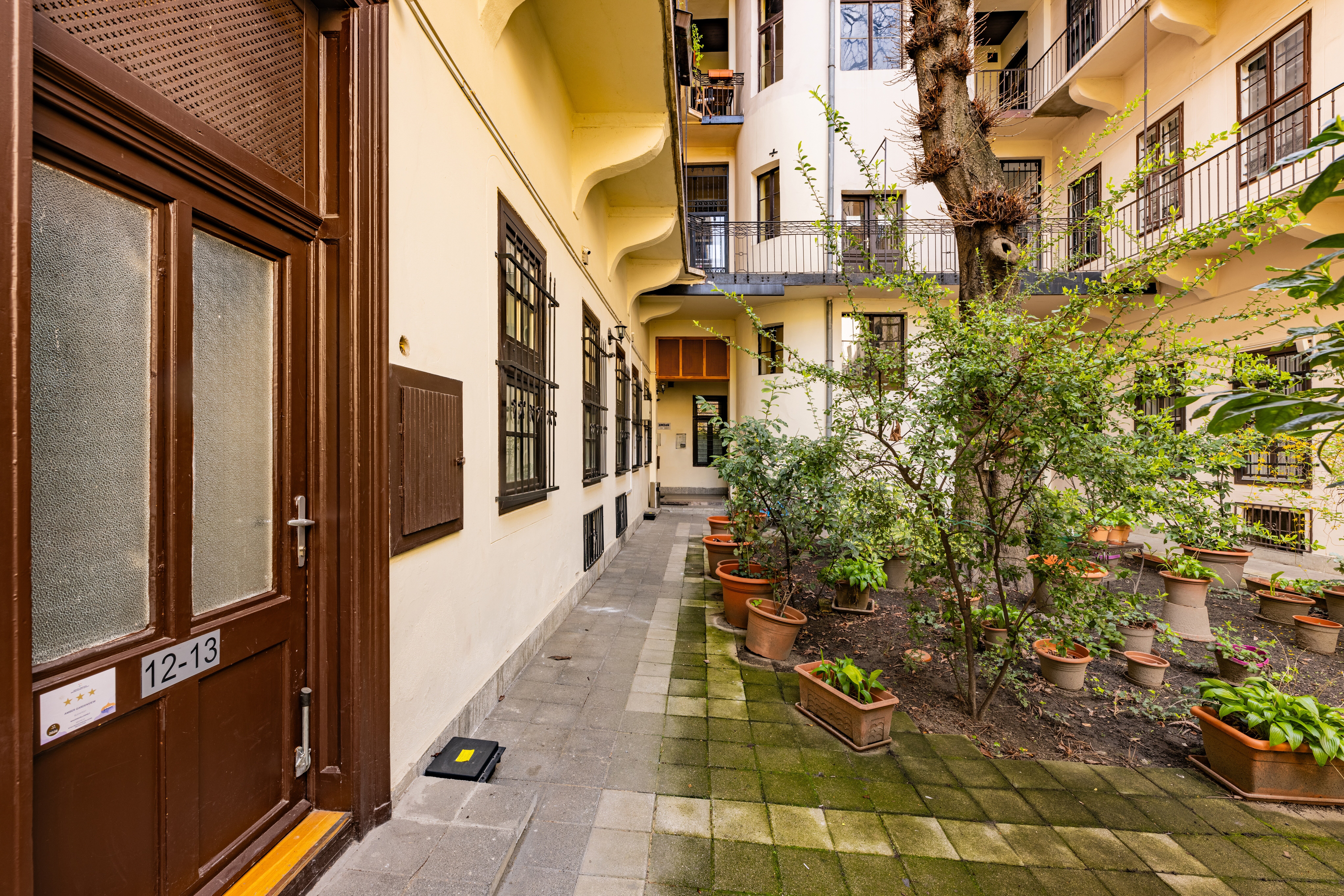 Фото Amber Gardenview Studios