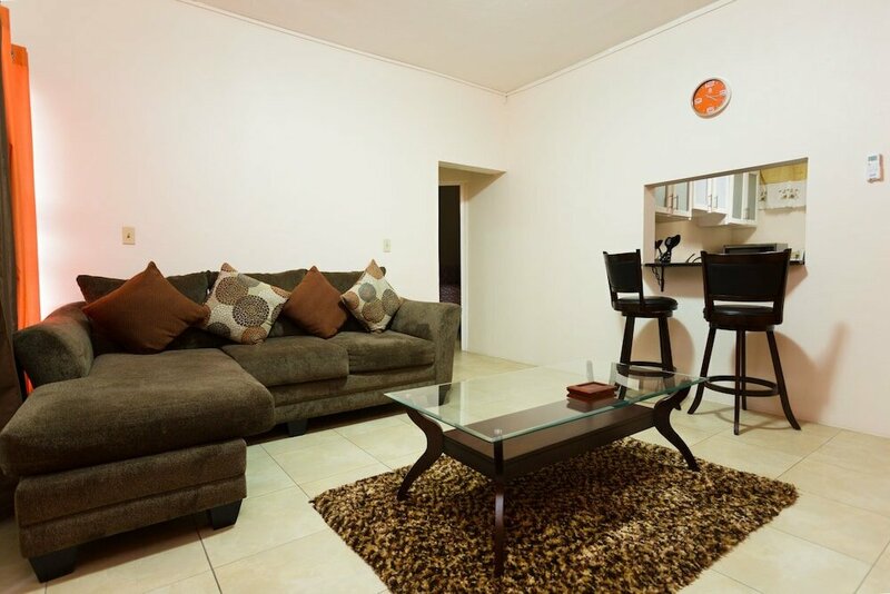 Апартаменты The Embassy Luxury Apt Crystal Towers II в Кингстоне