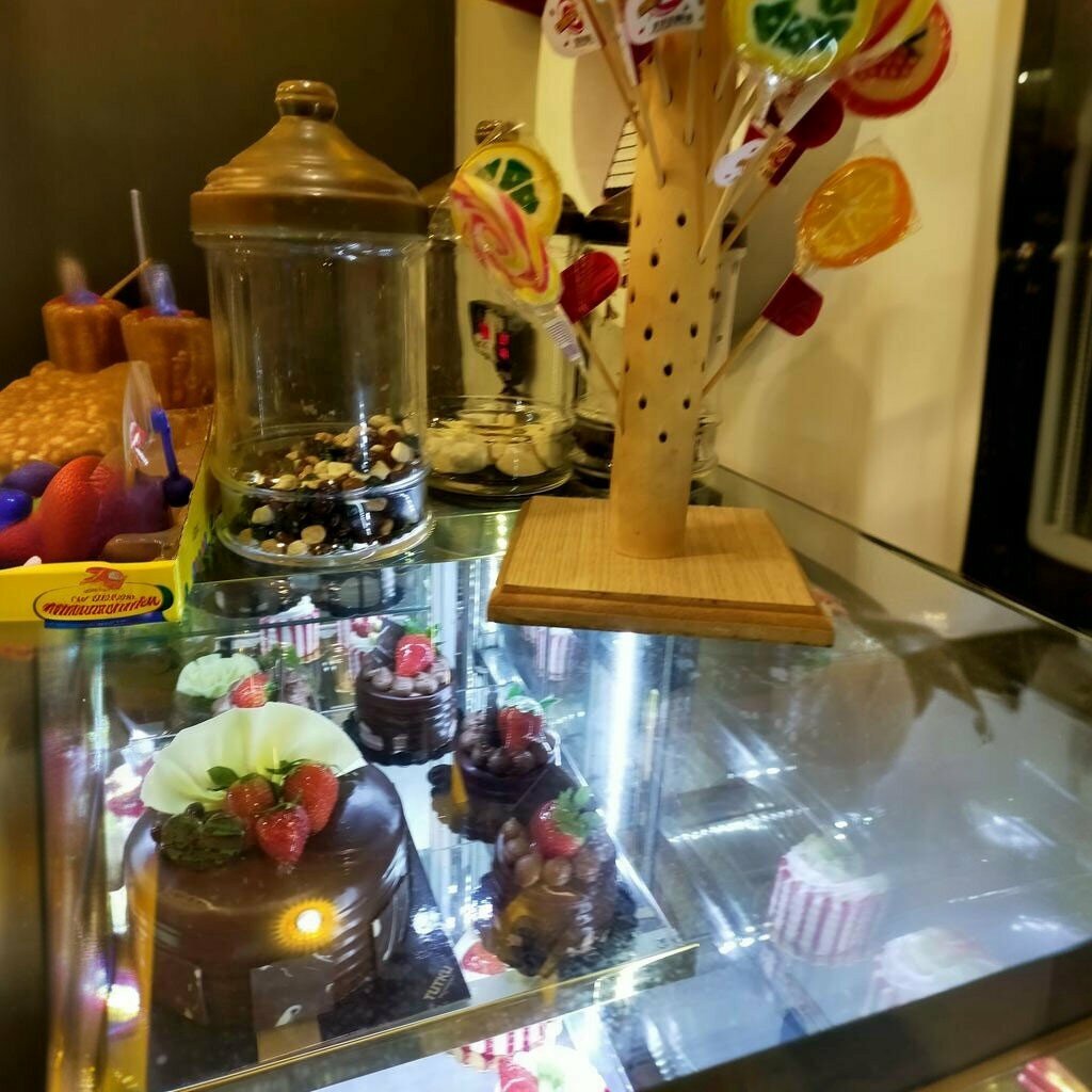 Confectionary Tutku pastanesi, Antakya, photo