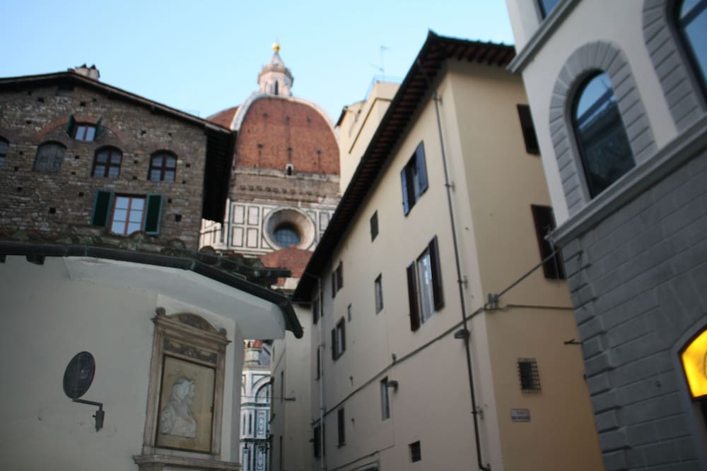 Фото Adelaide House