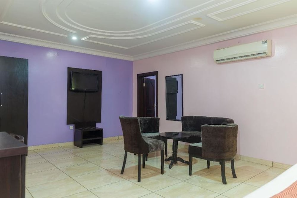 Фото Royal Terrace Hotel & Towers