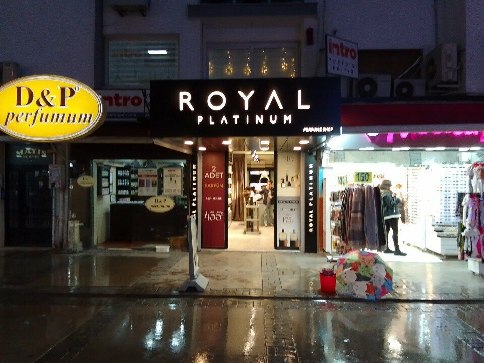 Perfume and cosmetics shop Royal Platinum, Izmir, photo