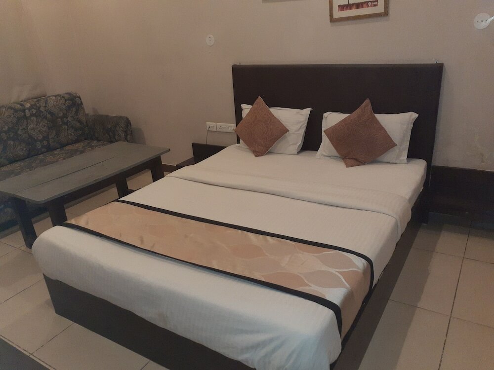 Фото Oyo 364 Hotel Dev Villas