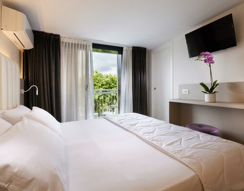 Внешний вид отеля Hotel Castellucci в Беллария-Иджеа-Марине, фото 3