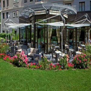 Гостиница Warwick Reine Astrid Lyon