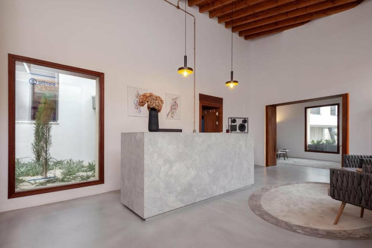 Фото Alinea Suites Limassol Center