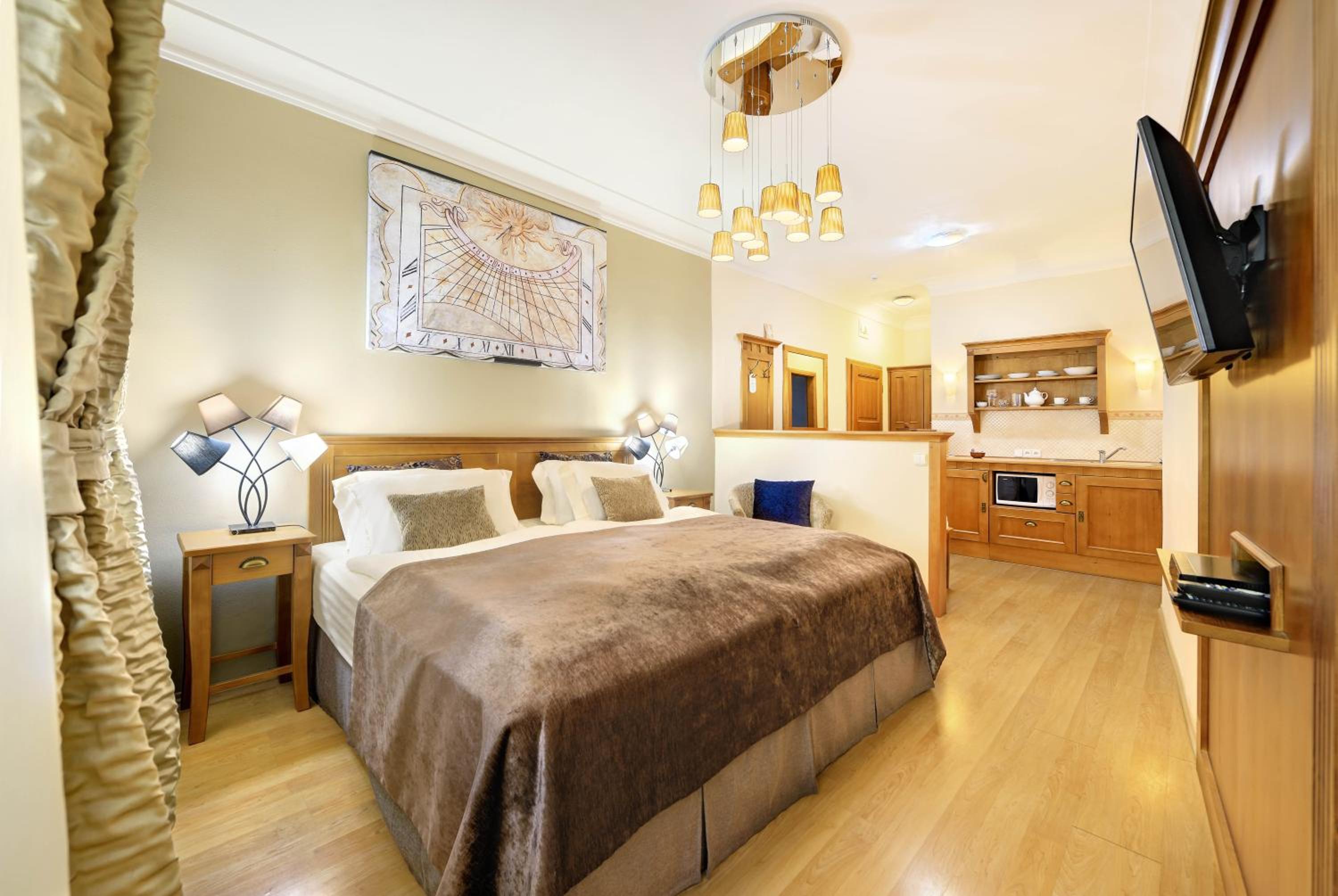 Фото Castle View Apartments