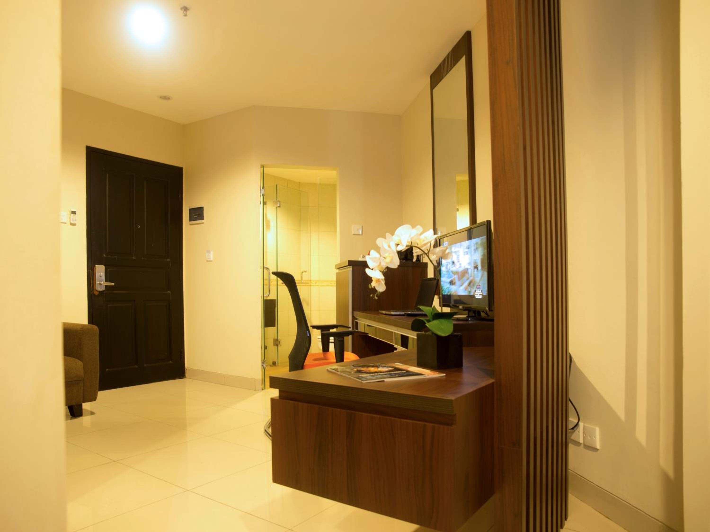 Фото The Gloria Suites Jakarta