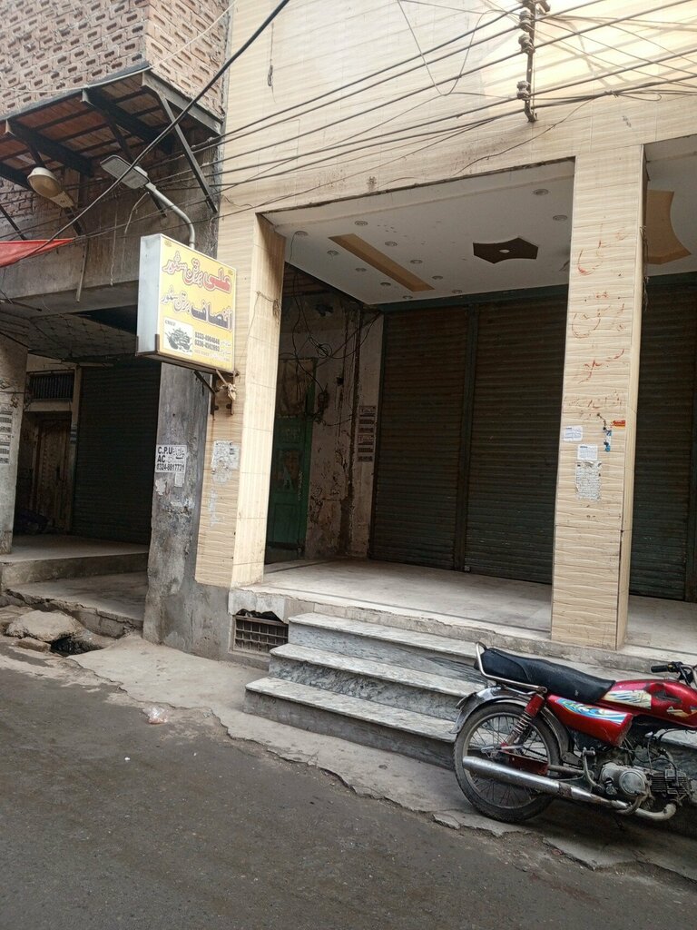 Tableware shop Ali and Insaf Burton store, Lahore, photo