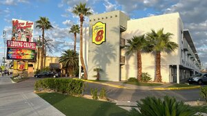 Гостиница Super 8 by Wyndham Las Vegas North Strip/Fremont St. Area