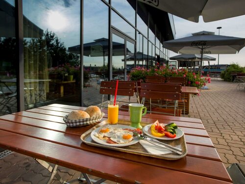 Гостиница Hotel ibis Vienna Airport