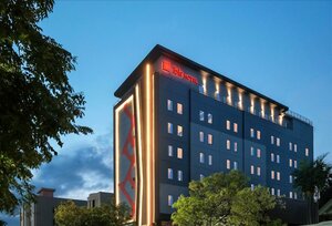 Гостиница Ibis Surabaya Tidar в Сурабае