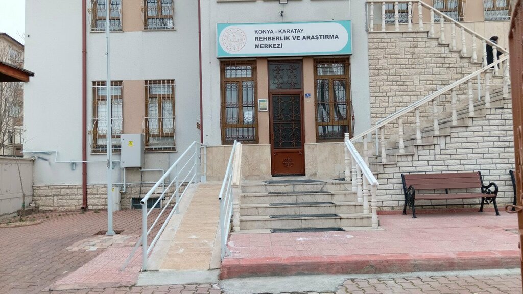 مركز تعليمي Karatay Rehberlik ve Arastirma Merkezi ، قونية، صورة
