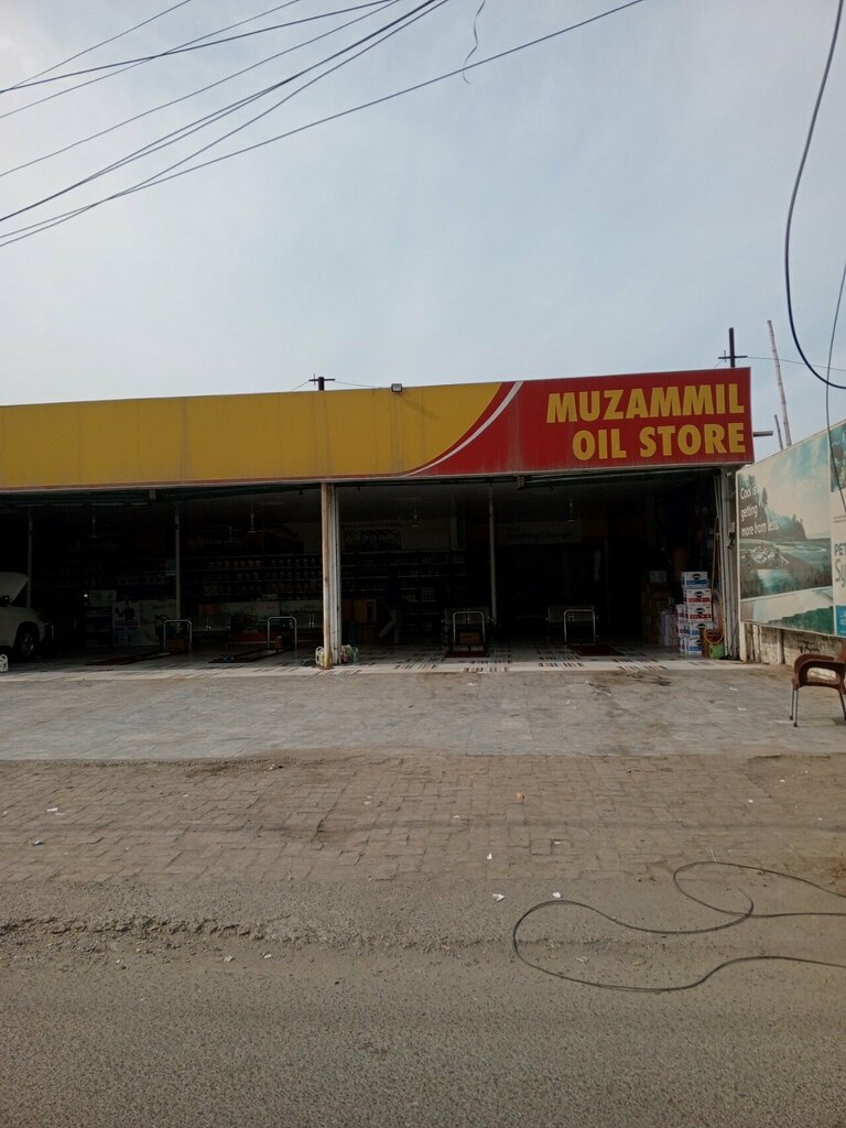 Engine oils Muzammil oil store, Lahore, photo