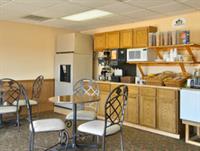 Фото Super 8 by Wyndham Macomb