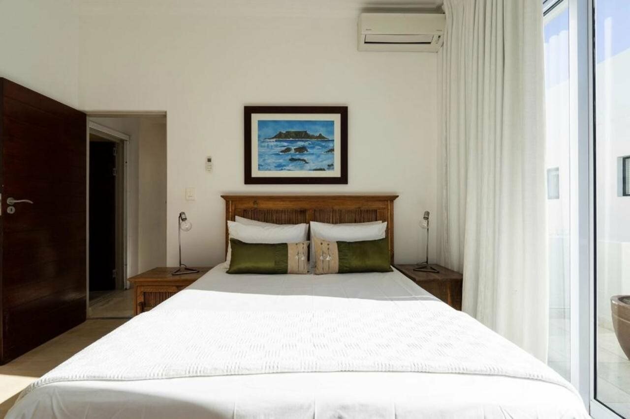 Фото Bantry Beach Luxury Suites