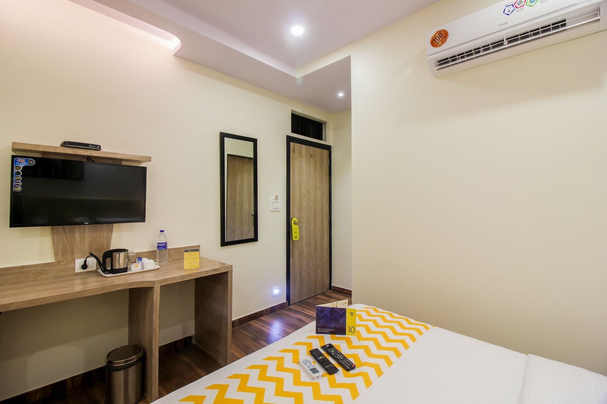 Фото FabHotel Aksa International Andheri East