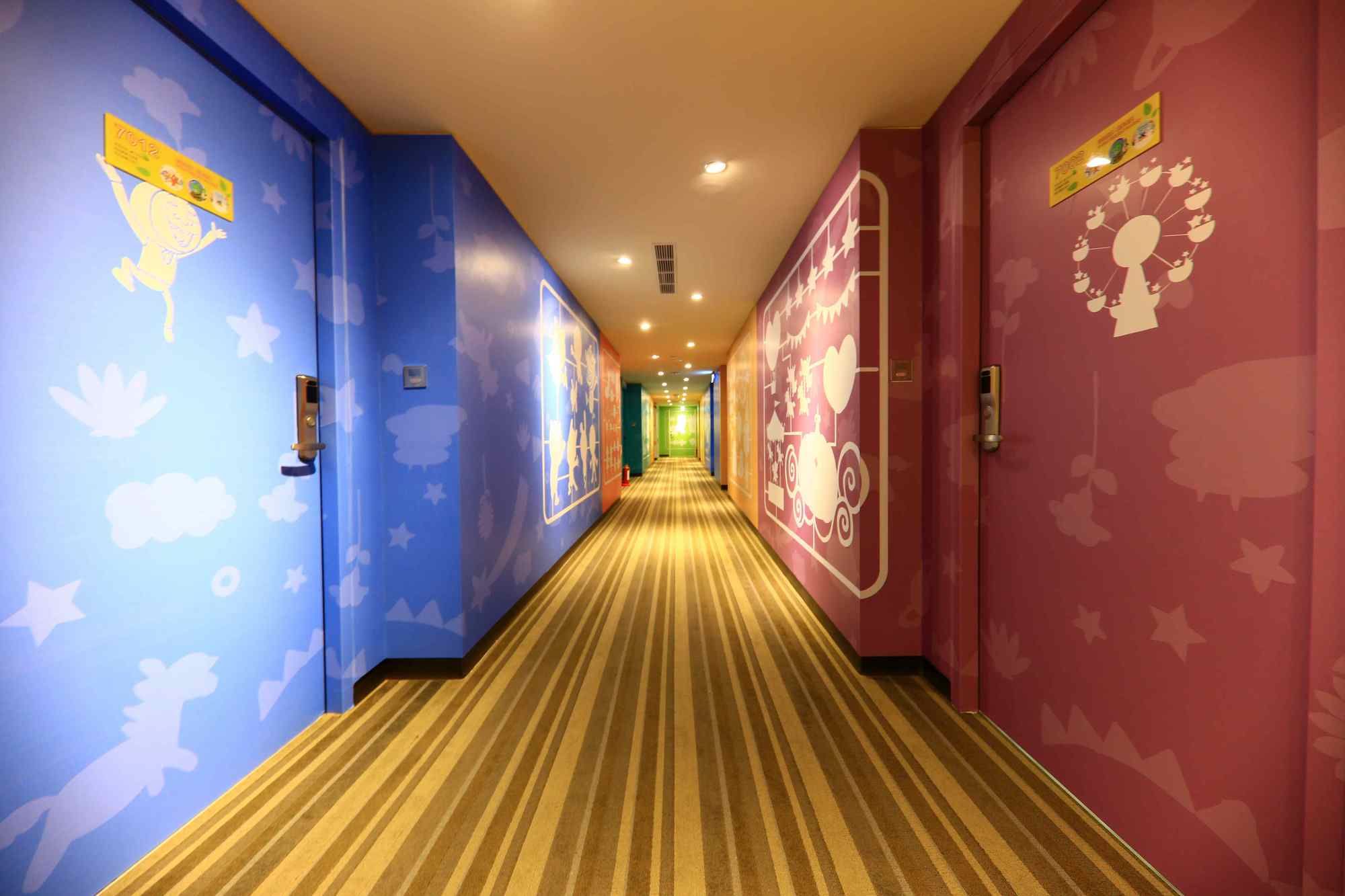 Фото Whoops Hotel