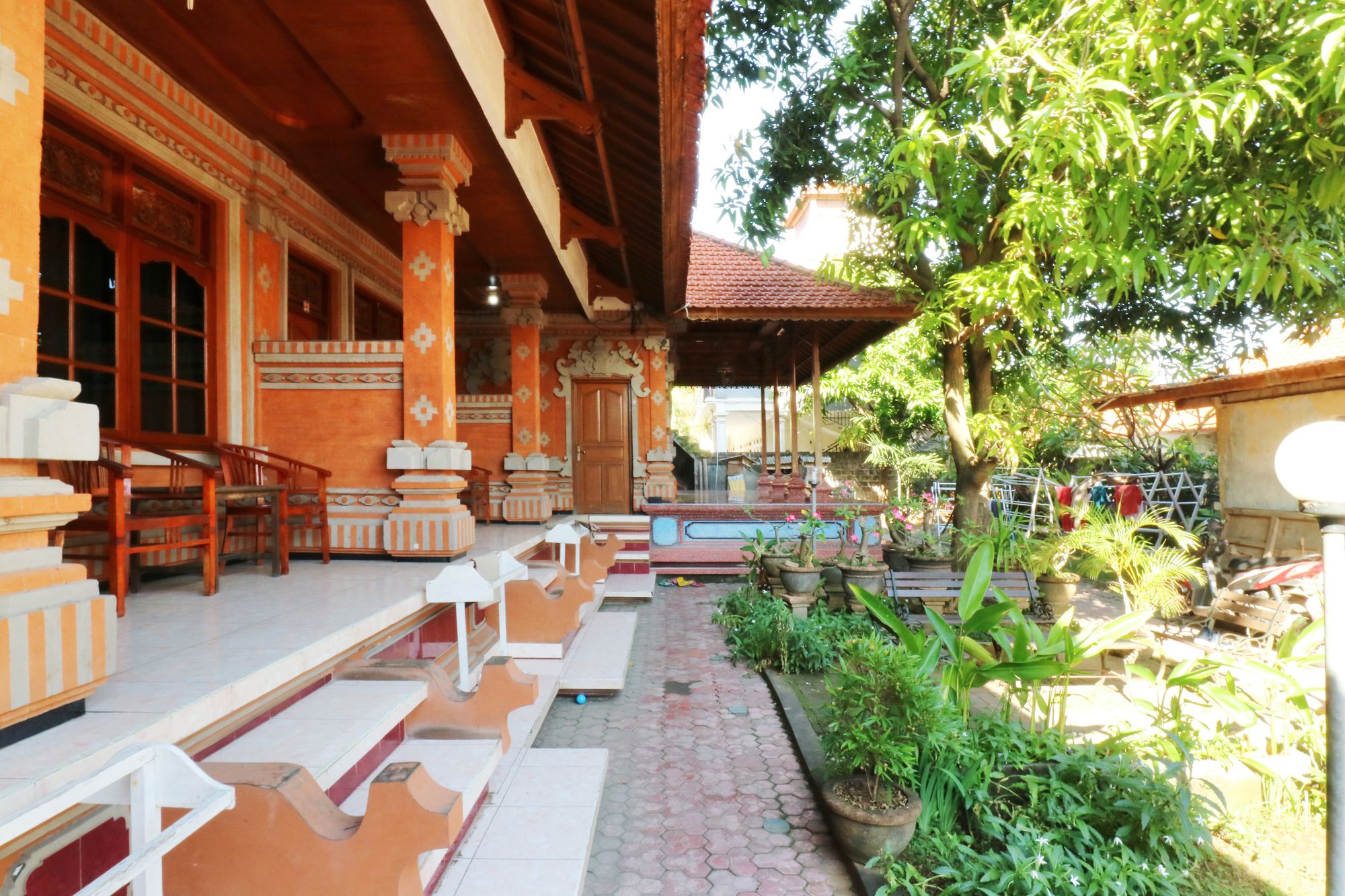 Фото Taman Mekar Beach Inn 2