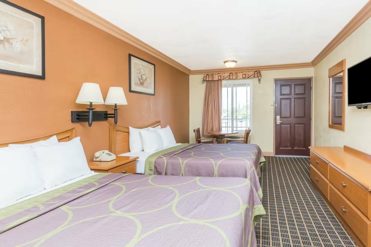 Фото Super 8 by Wyndham Azusa