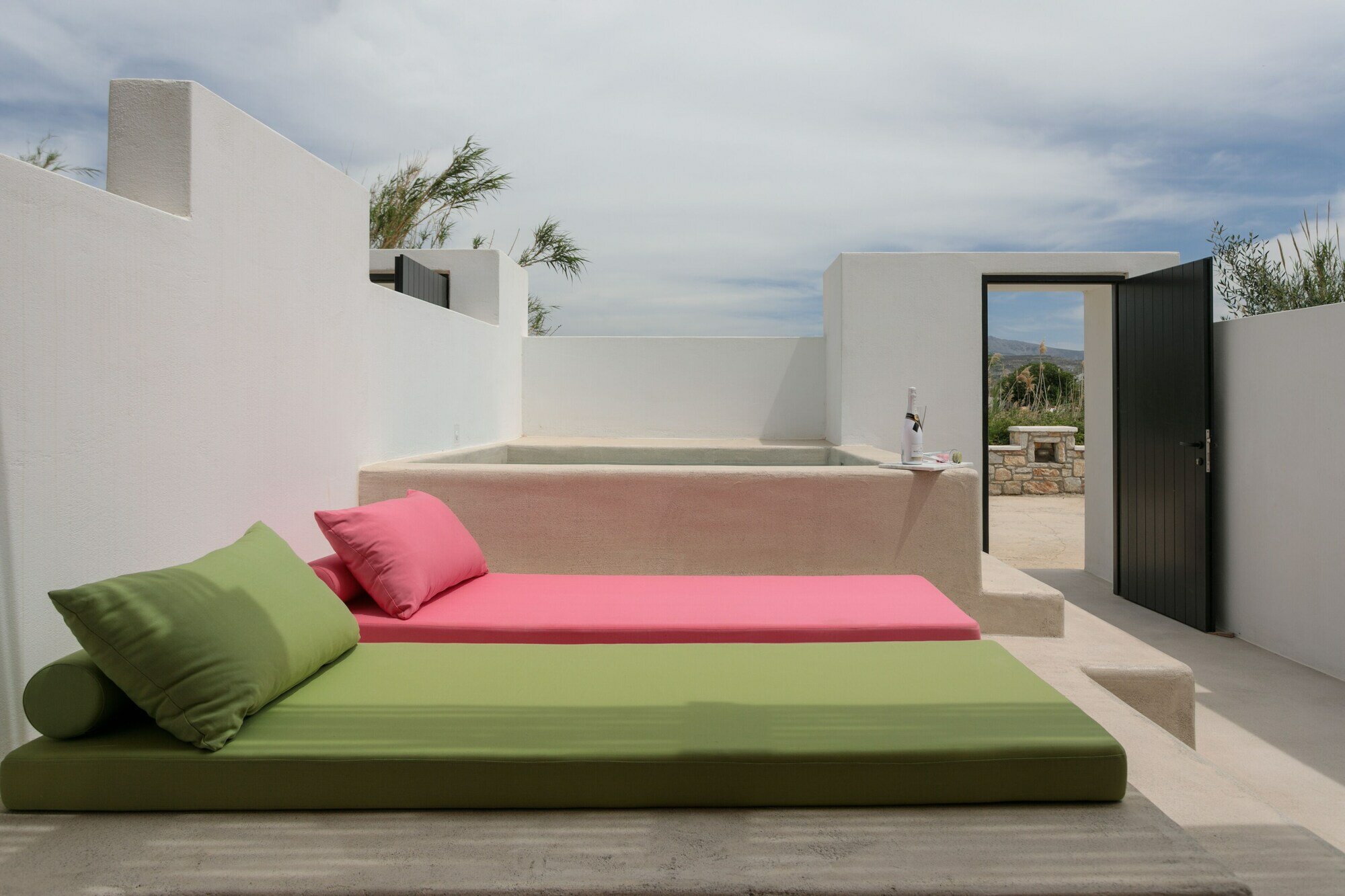 Фото Iphimedeia Apartments & Suites