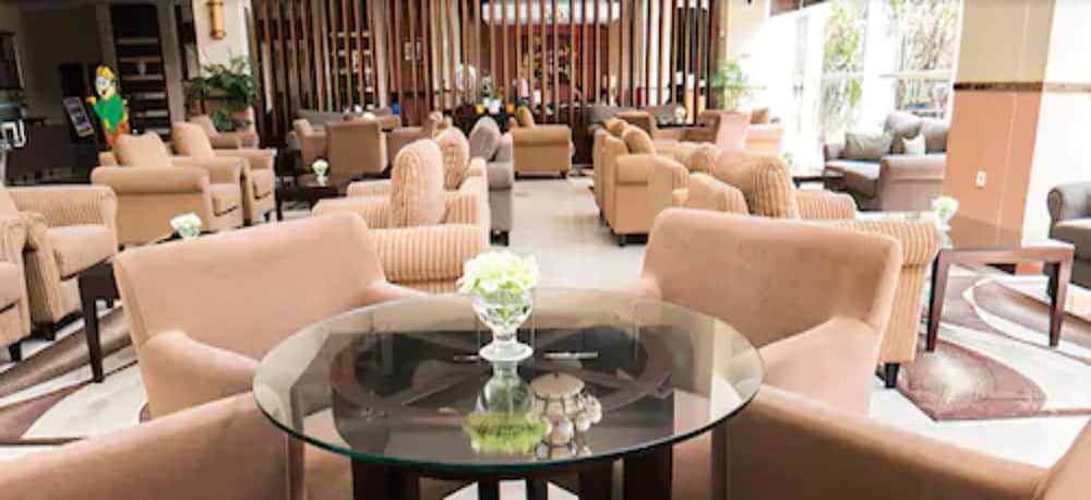 Фото Grage Hotel Cirebon