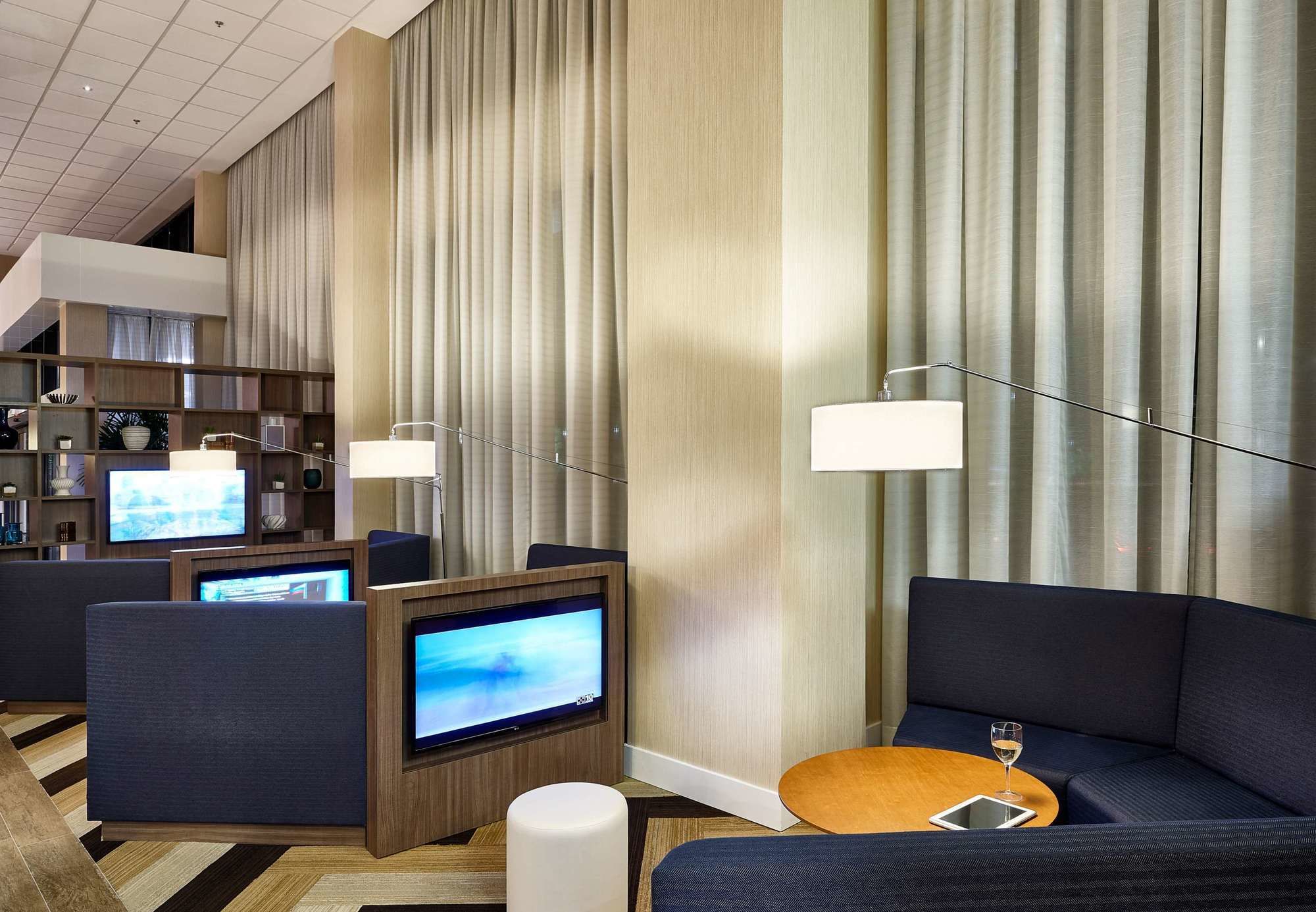 Фото Courtyard by Marriott Rio De Janeiro Barra da Tijuca
