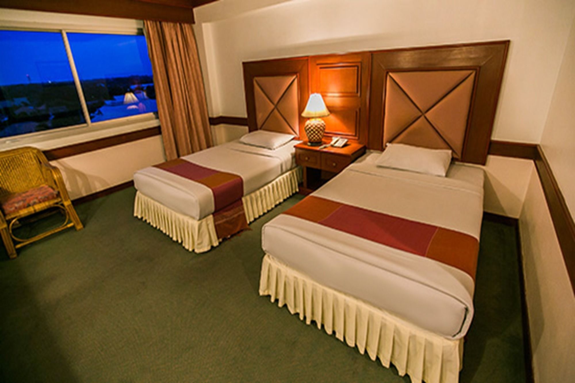 Фото Raya Grand Hotel