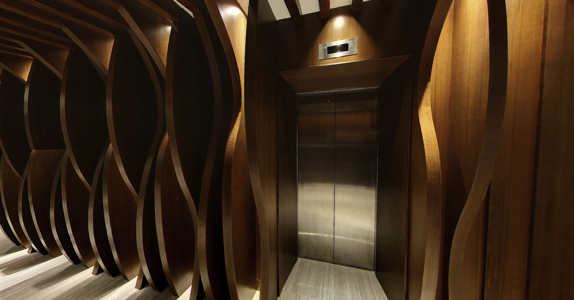 Фото Flora by Crossroads Hotel