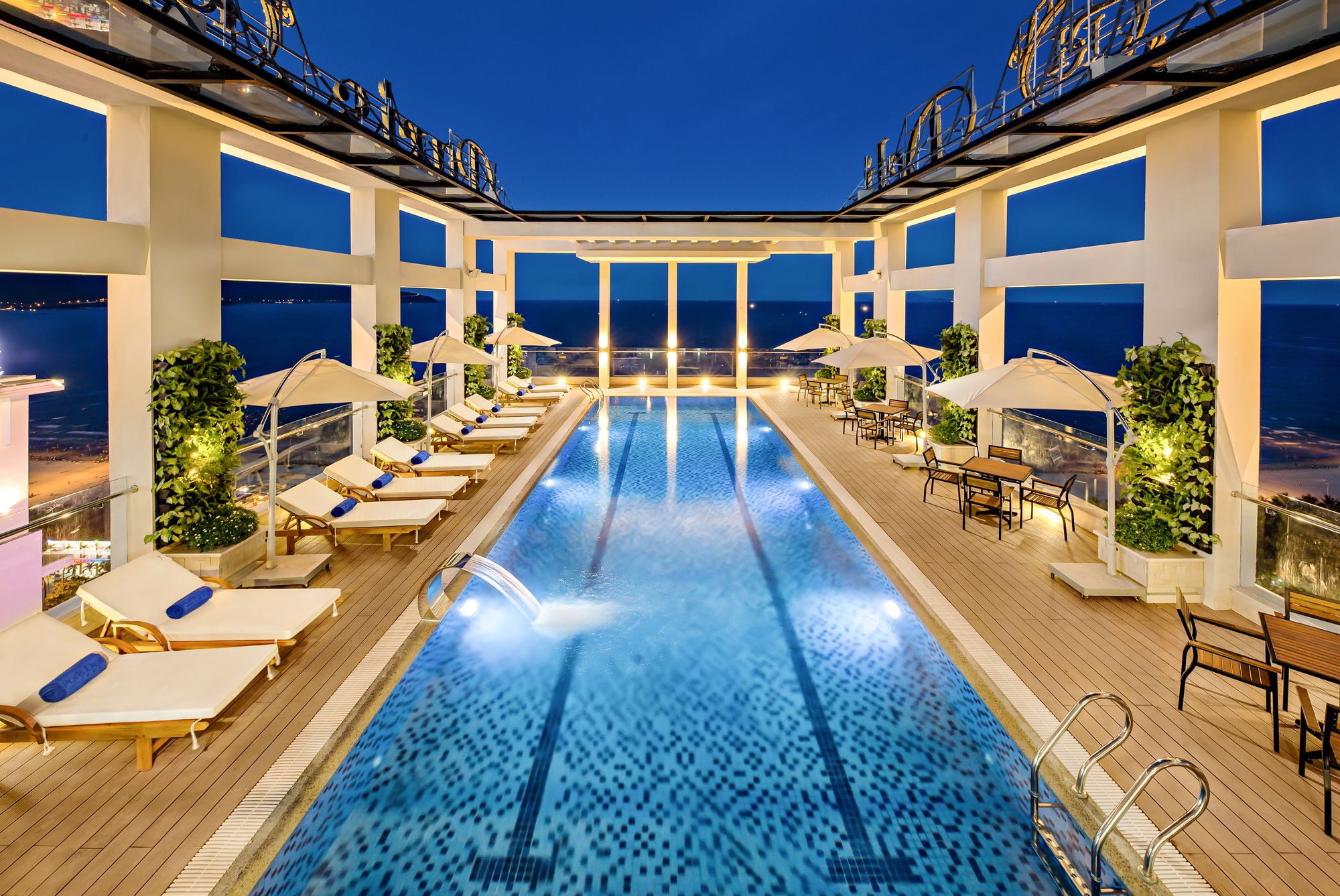 Фото Paris Deli Danang Beach Hotel