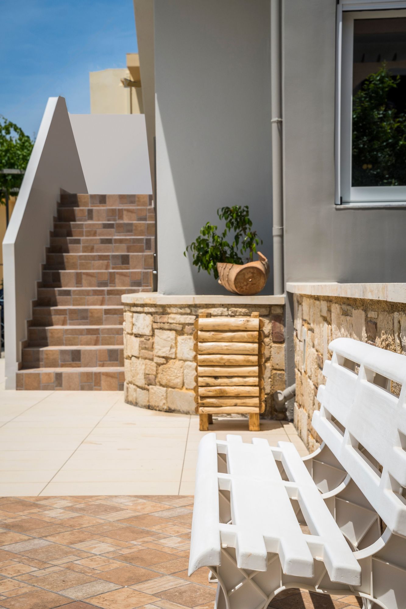 Фото Irini Stalos Apartments