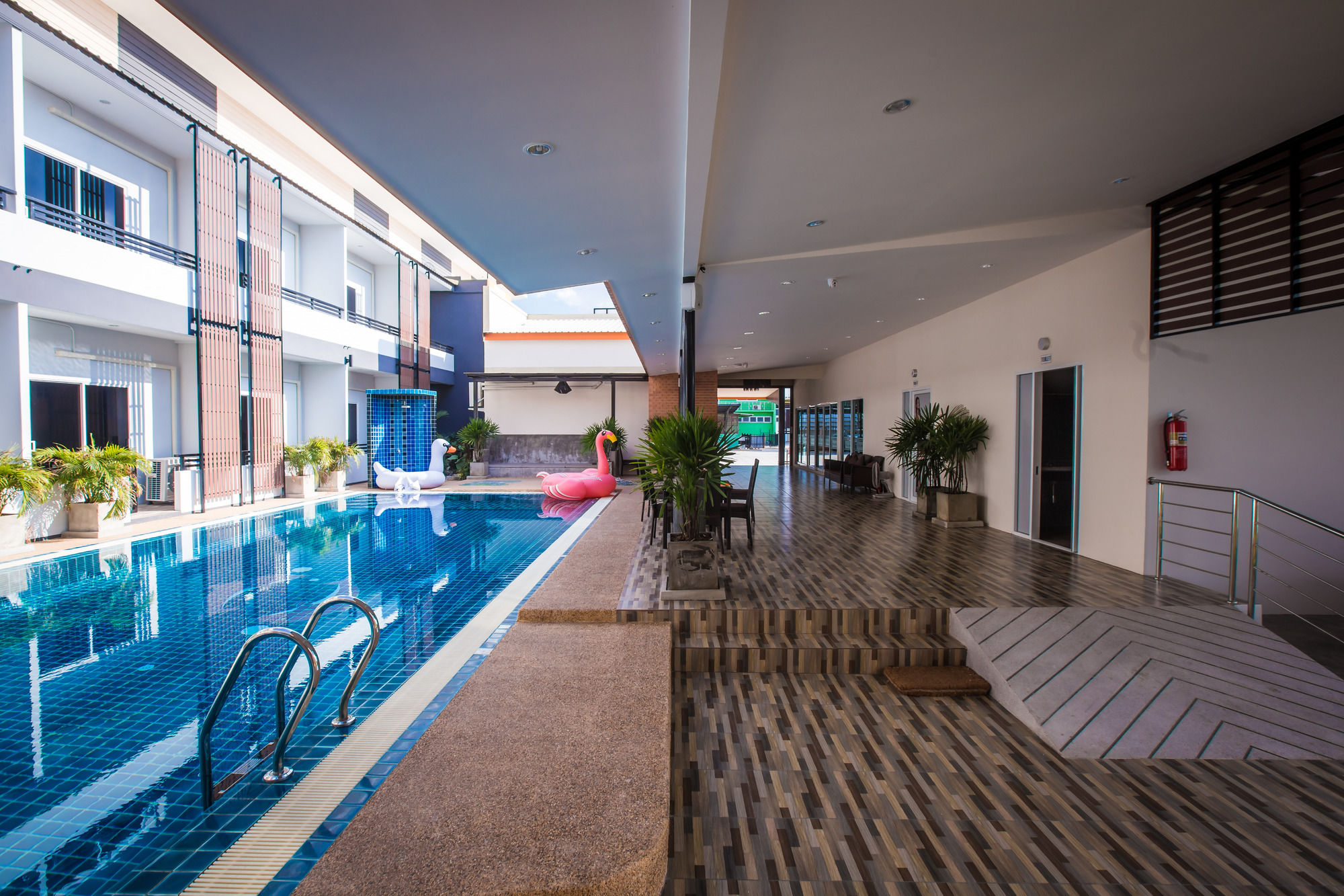 Фото The S. G Hotel