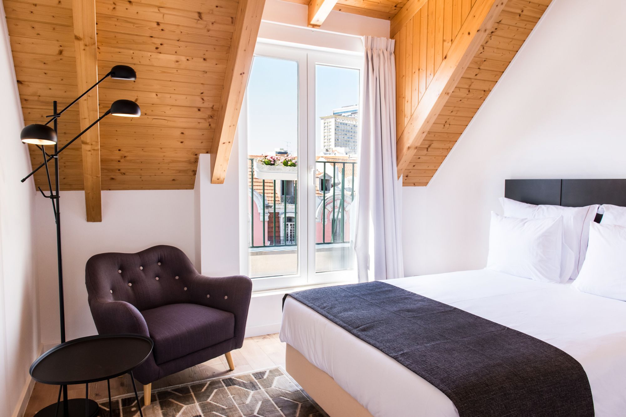 Фото Lx51 Studios & Suites Lisbon Center