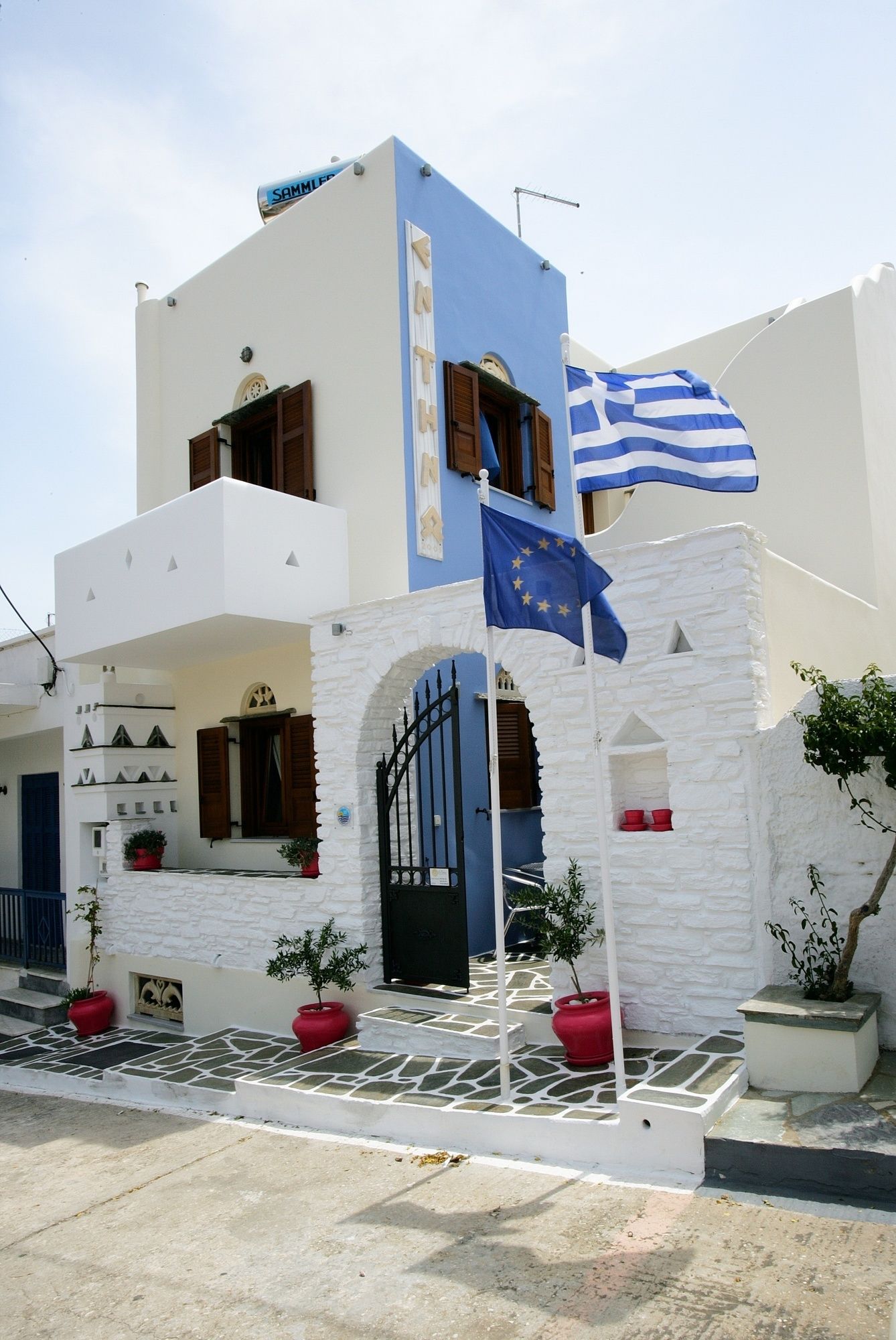 Фото отеля 1