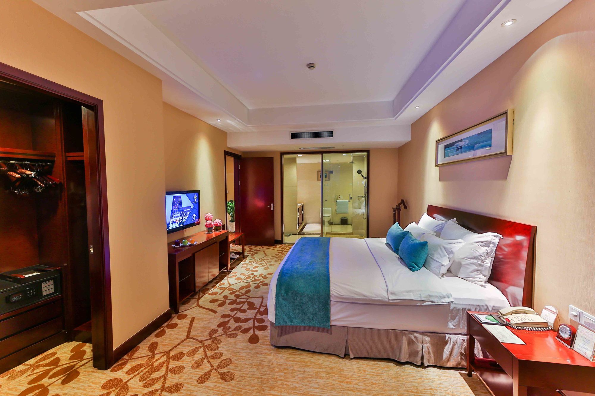 Фото Nade Freedom Hotel